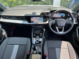 Audiのインテリアはエクステリア同様、優れたデザイン性とクオリティ、そして機能性を兼ね備えております。