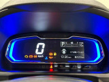メーターの照明の色でエコドライブをアシスト!大きく見やすい文字で平均燃費等の情報を表示するTFTマルチインフォメーションディスプレイ付きデジタルメーターを採用