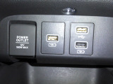 便利なUSBジャック・12V電源ソケットも付いています。周辺機器の充電にご利用頂けます。