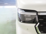 LEDヘッドライトは、点灯の瞬間から光量を発揮し、突然暗くなるトンネルなどでの安定感を高めます。