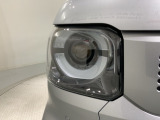 LEDヘッドライトは、点灯の瞬間から最大光量を発揮し、突然暗くなるトンネルなどでの安定感を高めます。