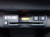■【ETC車載器】が装備されています。セットアップをしてお渡しとなり、ETCカードを差し込むだけで高速道路の利用が可能です。