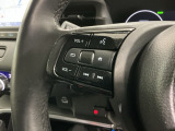 ステアリングにオーディオ操作スイッチが付いています。オーディオ画面に直接タッチしなくても操作が出来ますので、運転に集中できます。