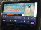 【パノラミックビューモニター】専用のカメラにより、上から見下ろしたような視点で360度クルマの周囲を確認することができます☆死角部分も確認しやすく、狭い場所での切り返しや駐車もスムーズに行えます。