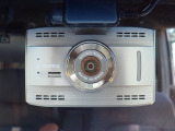 ◆【ドライブレコーダー】映像・音声などを記録する自動車用の装置です。もしもの事故の際の記録はもちろん、旅行の際の思い出としてドライブの映像を楽しむことができます。