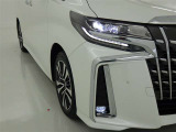 フォグランプ装着車です。暗い夜道の車両前方を明るく照らします