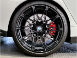 【BMWアロイホイル】軽量かつ強度に拘ったアロイホイル。走行性能ポテンシャルを引き出す設計。車の足元を引き締めてくれる大きなポイントはアロイホイルです。