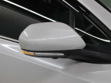 サイドターンランプ付きドアミラー。車両のドレスアップと右左折時の被視認性を兼ね備えたお洒落なミラーです。