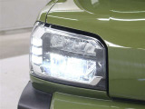 LEDヘッドライトには、ハイビームで走行中に先行車や対向車を検知した時、部分的に遮光し、先行車や対向車に配慮しながら高い視認性を確保できるADB(アダプティブドライビングビーム)が採用されています。