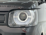 LEDヘッドライトは、点灯の瞬間から最大光量を発揮し、突然暗くなるトンネルなどでの安定感を高めます。