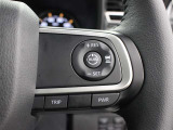 全車速追従機能付ACC(アダプティブクルーズコントロール)を採用し、走行中に先行車の様子を検知しながら、設定した車速の範囲内で先行車との距離のキープを支援します。