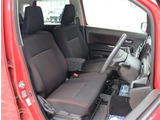 お車選びをお楽しみ頂けるよう、在庫車の展示スペースを十分に確保しております。