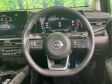 【ステアリングヒーター】冬場に冷たくなりやすい革巻きステアリングを、スイッチ一つで素早く適温に!エアコンよりも早く温まってくれるので、寒い日の運転も快適になりますね♪