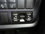 運転席からインパネ部のスイッチを押すだけで、両側スライドドアが自動で開閉します。