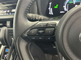 運転中、オーディオの操作をしてて、ハッとしたことはありませんか?ステアリングスイッチは、運転中でもハンドルでオーディオの操作が可能です。安全なドライブをサポートします。