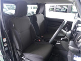 【清潔感のある運転席&助手席】隅々までクリーニングの行き届いた運転席&助手席。目立ったシミや汚れ等もございません。
