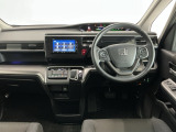 【前方視界】開放的な前方視界!運転がしやすく疲れにくいです♪窓が大きく、見通しがとっても良いおクルマですよ♪