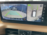 アラウンドビューモニターは、4個のカメラで真上から車を見たようにモニターで確認ができる日産の自慢の装備です。是非実際の車で体感してみてください。