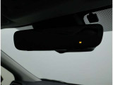 自動防眩インナーミラー(ドライブレコーダー付)?後続車のライトの眩しさを緩和するインナーミラーに、録画機能を搭載。