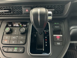 オートマチックシフトレバーは、手になじみ操作しやすい形状で安全運転にもつながります♪