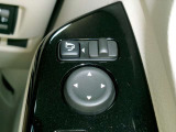 電動格納式ミラーなので、対向車などとのすれ違い時にも便利です。