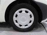 タイヤサイズは185/65R15です。