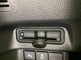 ハンドルの左下にETCがついています。高速道路の料金所の通過も楽々です。 カードの取り出しもしやすい場所についています。