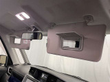 運転席・助手席にはバニティミラー付き♪身だしなみチェックできますよ(^^♪