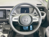 インテリアに合わせたデザインのステアリングは、運転される方のことも考え、運転しやすい形状、大きさです。是非一度、実際に触ってお確かめください。