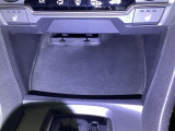 【シートヒーター】雨の日や冷えた車内でも、シートの座面をやさしく温め快適な運転をサポート。