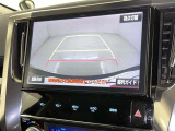 バックモニター付なので後退時に後方が見えるので安心。 車は構造上、死角がたくさんなので万が一を考えると必須ですね。 あくまで補助の為の装備、バックは目視で確認する事が重要ですよ。