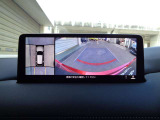 360&deg;ビューモニターでは前後左右4つのカメラ映像をさまざまな走行状況に応じて切り替えてセンターディスプレイに表示することで、駐車時や狭い道でのすれ違い時、見通しの悪い交差点進入時でも安心感を高めます