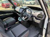 機能的なコックピットで運転が楽しくなります。