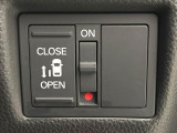【パワースライドドア】スマートキーや運転席のスイッチでスライドドアの開閉が可能♪電動だから力を入れてドアを開ける必要が無く、小さいお子様でも、重い荷物を持っている時もラクに開け閉めできます♪