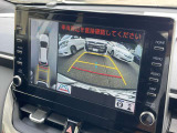 【パノラミックビューモニター】車両を真上から見下ろしたアングルでカメラが映し出し安全を確保!死角も確認しやすく、駐車などもスムーズに行えます。