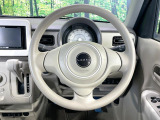 インテリアに合わせたデザインのステアリングは、運転される方のことも考え、運転しやすい形状、大きさです。是非一度、実際に触ってお確かめください。