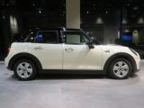 気になる車両へのご質問も大歓迎です。お気軽にMINI 一宮 0078-6002-369993 (無料)までご連絡ください!