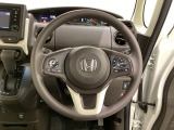 ハンドルにHondaセンシング系のクルーズコントロールやレーンキープアシストなどのスイッチと、オーディオの操作スイッチが装備されています。ハンドルから手を離さず安全に操作できます。