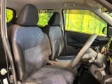 運転席まわりには十分なスペースがあり、大柄な方でもゆったり運転していただける環境です。