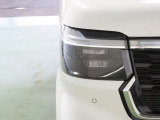 LEDヘッドライトは、点灯の瞬間から光量を発揮し、突然暗くなるトンネルなどでの安定感を高めます。