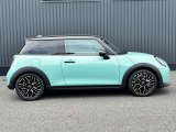 MINI正規ディーラーならではの品質の高い認定中古車を常時20台以上展示しております。