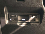 【ETC2.0装着車】カーナビと連携させることで全国の「ITSスポット」と双方向通信し渋滞を回避するルートを案内します。情報配信を受けるたびに最速のルートを再検索。料金所もストレスなく通過できます。