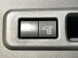 【パワーバックドア】スマートキーや運転席のボタンを押すだけでリアゲートが自動で開閉します!荷物を持っている時や、高い位置にあるバックドアを閉める際に便利な機能です♪