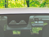 【スマートアシスト】走行中に前方の車両等を認識し、衝突しそうな時は警報とブレーキで衝突回避と被害軽減をアシスト。より安全にドライブをお楽しみいただけます。