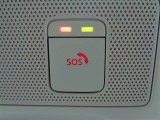 急病時や危険を感じた時、SOSコールスイッチを押すと専門のオペレータに繋がって、警察や消防への連携をサポートしてくれます。また、万が一の事故発生時には、エアバッグ展開と連動して自動通報します。別途契約要