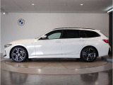 【拘りのFR】BMWが多く採用するFR車。ダイレクトでスポーティな加速感・シャープなハンドリングを実現。縦置きエンジンレイアウトにより、フラットで上質な乗り味です。