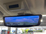 【デジタルインナーミラー】後席の大きな荷物や同乗者で後方が確認しづらい時でも安心!カメラが撮影した車両後方の映像をルームミラー内に表示。クリアな視界で状況の確認が可能です!