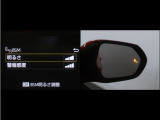 隣車線を走る車両をレーダーで検知し、ドアミラーでは確認しにくい後側方エリアに存在する車両に加え、急接近してくる車両も検知します。車両を検知するとドアミラーに搭載されたLEDインジケーターが点灯します。