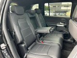 メルセデス・ベンツの定める厳しい基準をクリアしたお車のみをご案内させて頂きます。納車前整備はメーカー規定に基づき当店3Fの指定工場で入念に行なわれます。熟練のメカニックがお客様のお車を整備致します。