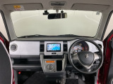 【前方視界】開放的な前方視界!運転がしやすく疲れにくいです♪窓が大きく、見通しがとっても良いおクルマですよ♪